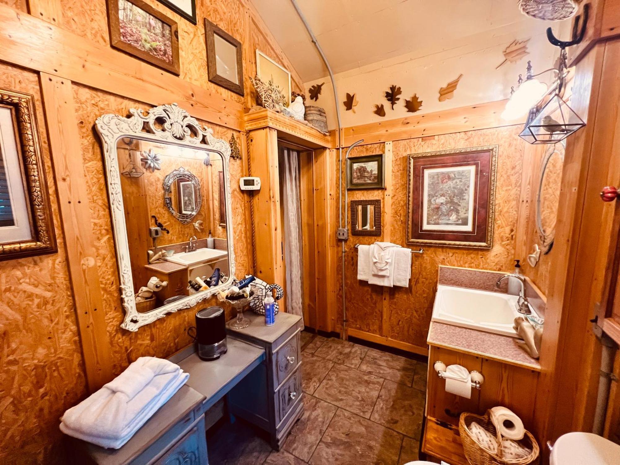 Tiny House, Wifi,Hot Tub,Secluded Villa Cosby Eksteriør bilde